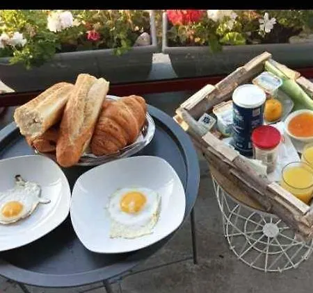 Guest house La Def's